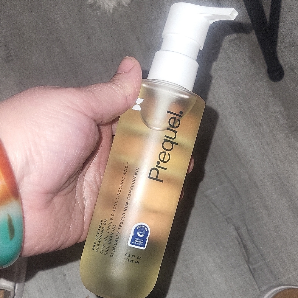 Prequel Skincare Serum with White Pump